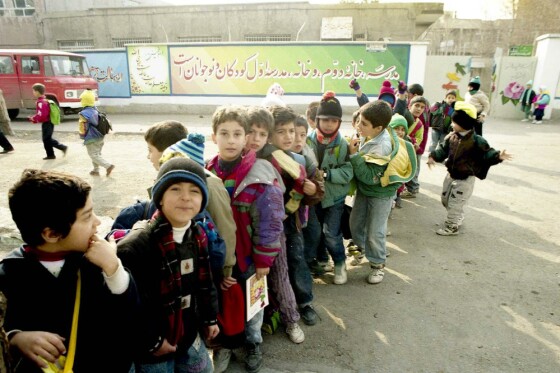 اردو دانش آموزان به بهانه روز جهانی کودک در دهه هفتاد