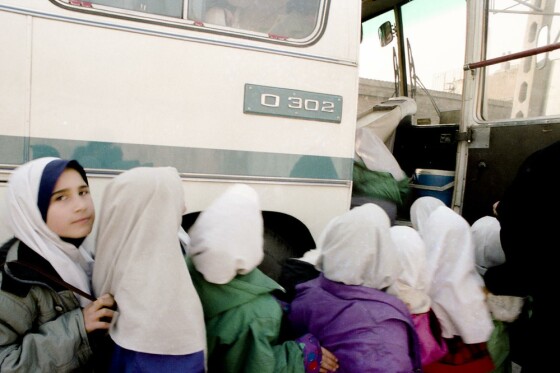 اردو دانش آموزان به بهانه روز جهانی کودک در دهه هفتاد