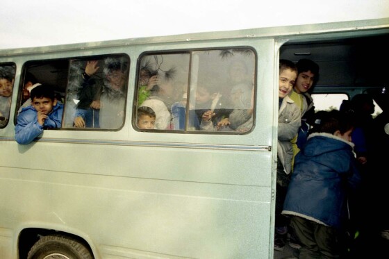 اردو دانش آموزان به بهانه روز جهانی کودک در دهه هفتاد