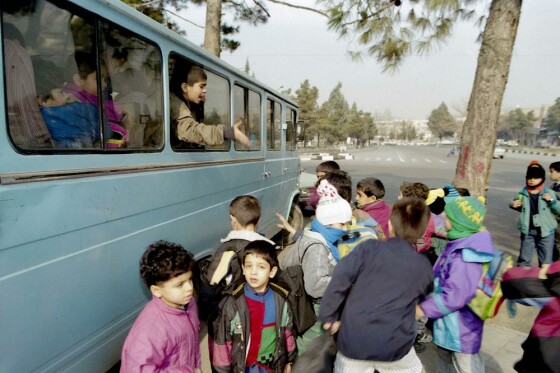 اردو دانش آموزان به بهانه روز جهانی کودک در دهه هفتاد