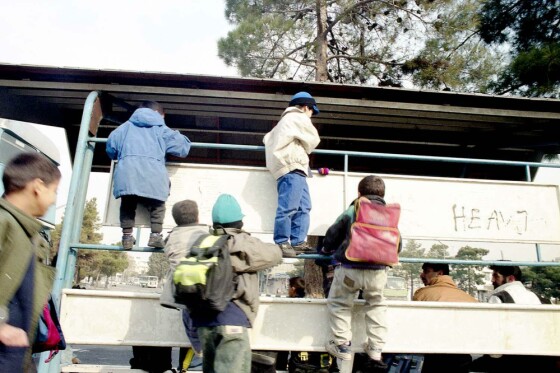 اردو دانش آموزان به بهانه روز جهانی کودک در دهه هفتاد