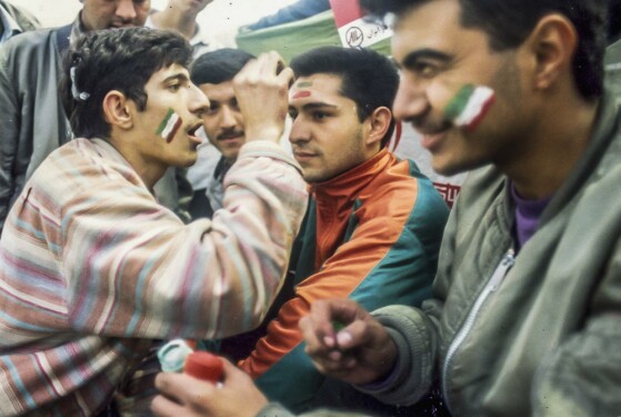 شادی مردم پس تساوی مقابل استرالیا و صعود به جام جهانی فرانسه در هشتم آذر ۷۶