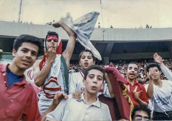 شادی مردم پس تساوی مقابل استرالیا و صعود به جام جهانی فرانسه در هشتم آذر ۷۶