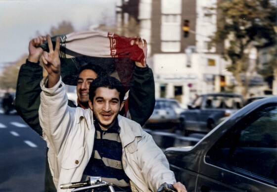 شادی مردم پس تساوی مقابل استرالیا و صعود به جام جهانی فرانسه در هشتم آذر ۷۶