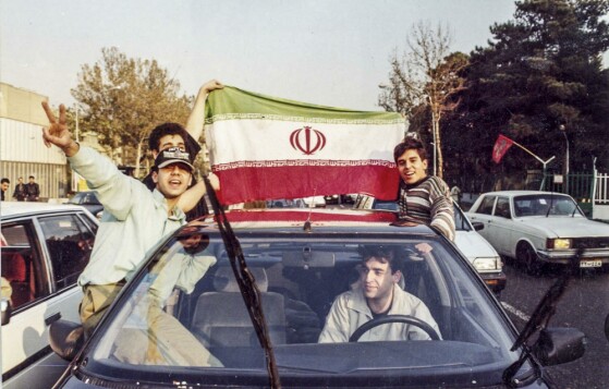 شادی مردم پس تساوی مقابل استرالیا و صعود به جام جهانی فرانسه در هشتم آذر ۷۶