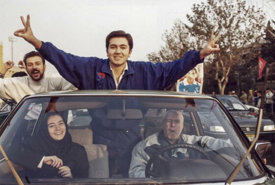 شادی مردم پس تساوی مقابل استرالیا و صعود به جام جهانی فرانسه در هشتم آذر ۷۶