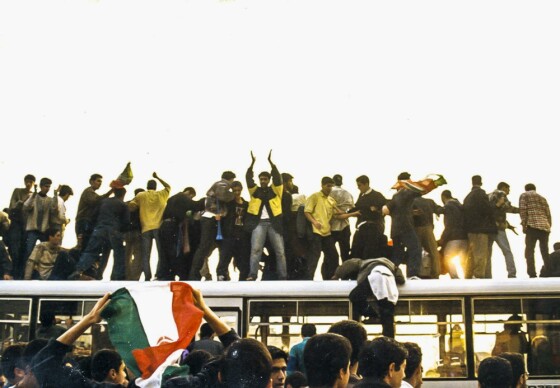 شادی مردم پس تساوی مقابل استرالیا و صعود به جام جهانی فرانسه در هشتم آذر ۷۶