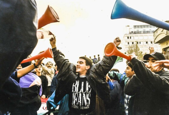 شادی مردم پس تساوی مقابل استرالیا و صعود به جام جهانی فرانسه در هشتم آذر ۷۶