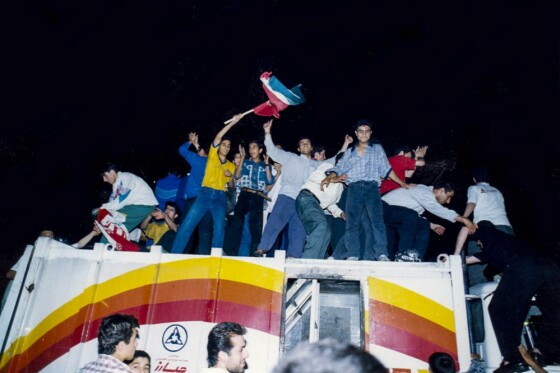 شادی مردم پس تساوی مقابل استرالیا و صعود به جام جهانی فرانسه در هشتم آذر ۷۶