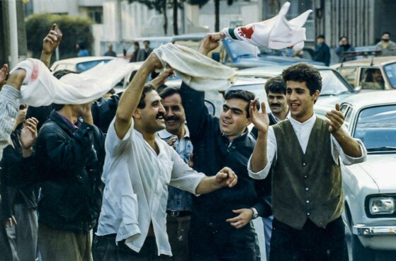 شادی مردم پس تساوی مقابل استرالیا و صعود به جام جهانی فرانسه در هشتم آذر ۷۶