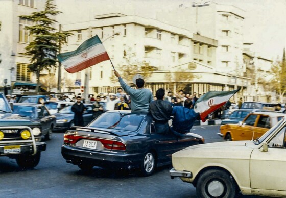 شادی مردم پس تساوی مقابل استرالیا و صعود به جام جهانی فرانسه در هشتم آذر ۷۶