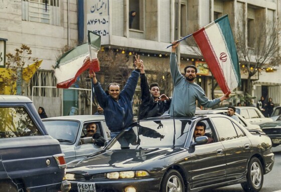 شادی مردم پس تساوی مقابل استرالیا و صعود به جام جهانی فرانسه در هشتم آذر ۷۶