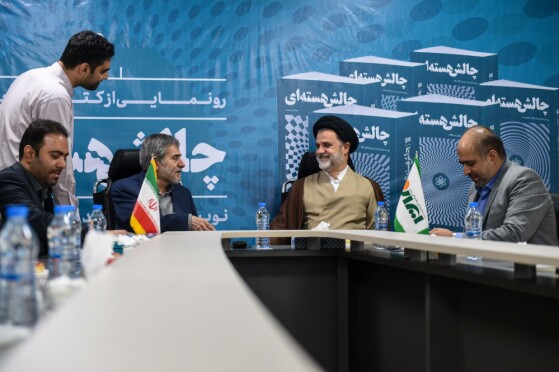 آیین رونمایی از کتاب شش جلدی «چالش هستهای»