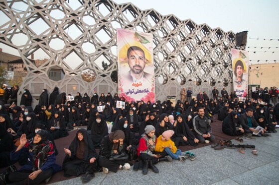 بدرقه شهدای مدافع حرم در میدان امام حسین(ع)