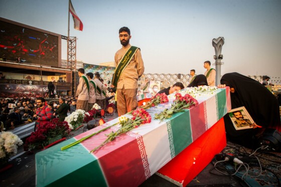 بدرقه شهدای مدافع حرم در میدان امام حسین(ع)