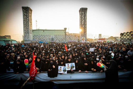 بدرقه شهدای مدافع حرم در میدان امام حسین(ع)