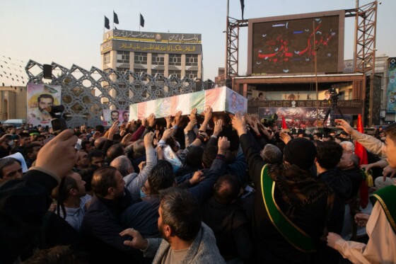 بدرقه شهدای مدافع حرم در میدان امام حسین(ع)