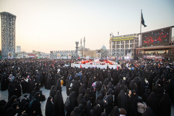 بدرقه شهدای مدافع حرم در میدان امام حسین(ع)