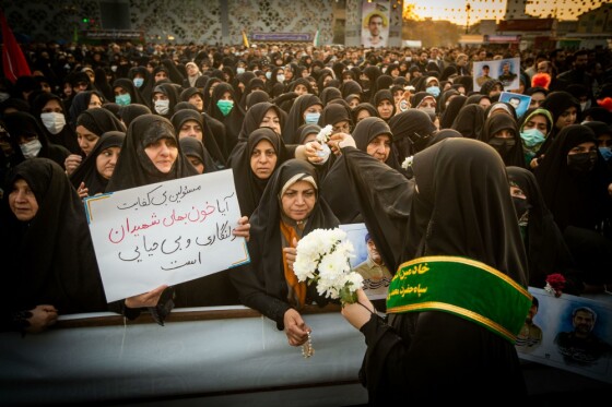 بدرقه شهدای مدافع حرم در میدان امام حسین(ع)