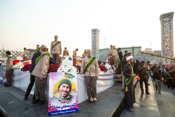 بدرقه شهدای مدافع حرم در میدان امام حسین(ع)