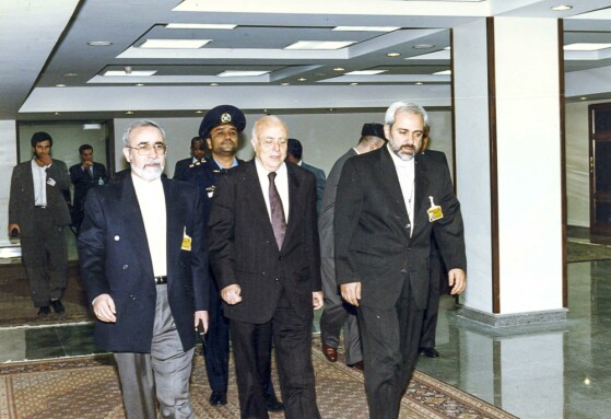 تصاویر کمتر دیده شده از  هشتمین اجلاس سران کشورهای اسلامی در سال ۷۶