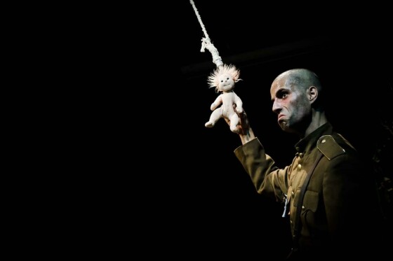 نمایش قلاده ای برای یک سگ مرده