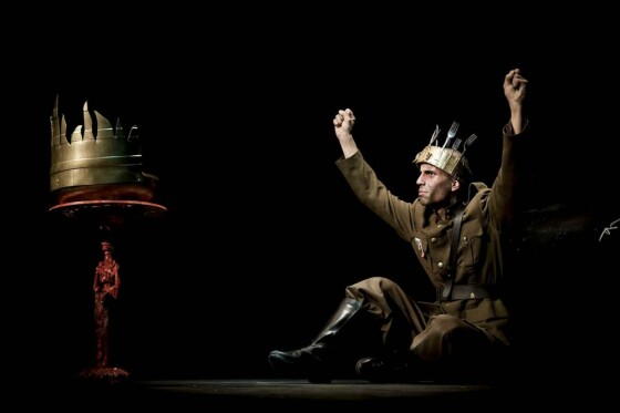 نمایش قلاده ای برای یک سگ مرده