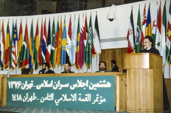 تصاویر کمتر دیده شده از  هشتمین اجلاس سران کشورهای اسلامی در سال ۷۶