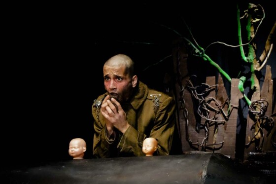 نمایش قلاده ای برای یک سگ مرده