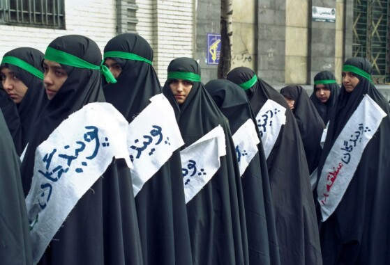 عکس های منتشر نشده از تشییع پیکر ۳۰۰۰ هزار شهید در سال ۱۳۷۳