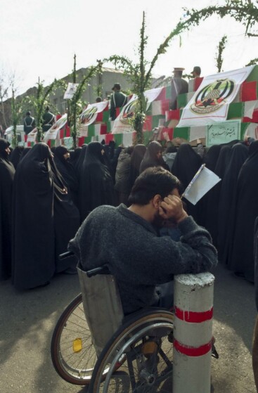 عکس های منتشر نشده از تشییع پیکر ۳۰۰۰ هزار شهید در سال ۱۳۷۳