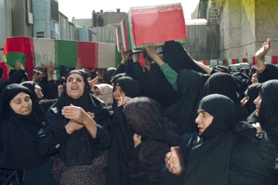 عکس های منتشر نشده از تشییع پیکر ۳۰۰۰ هزار شهید در سال ۱۳۷۳