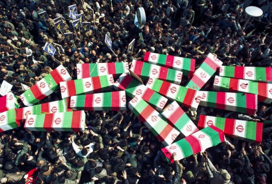 عکس های منتشر نشده از تشییع پیکر ۳۰۰۰ هزار شهید در سال ۱۳۷۳