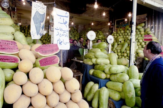 خرید شب یلدا در دهه هفتاد