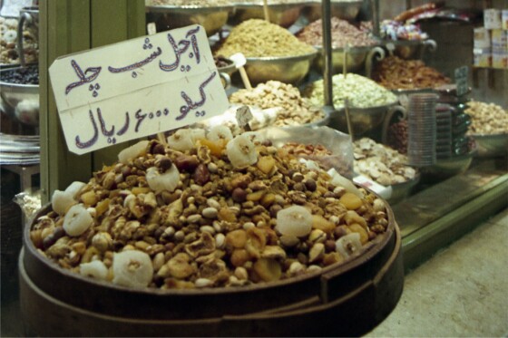 خرید شب یلدا در دهه هفتاد