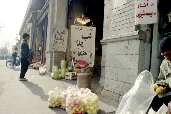 خرید شب یلدا در دهه هفتاد