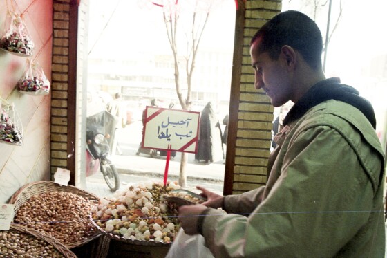 خرید شب یلدا در دهه هفتاد