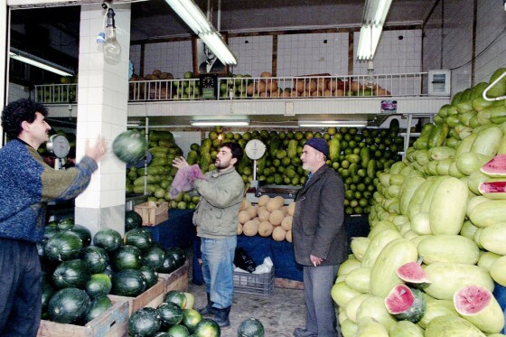 خرید شب یلدا در دهه هفتاد