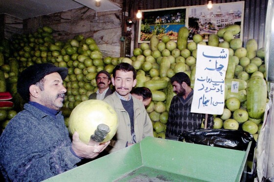 خرید شب یلدا در دهه هفتاد