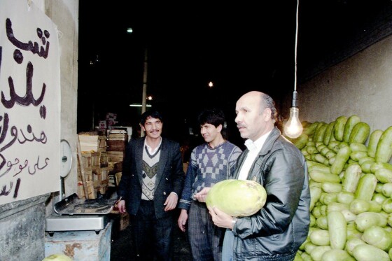 خرید شب یلدا در دهه هفتاد