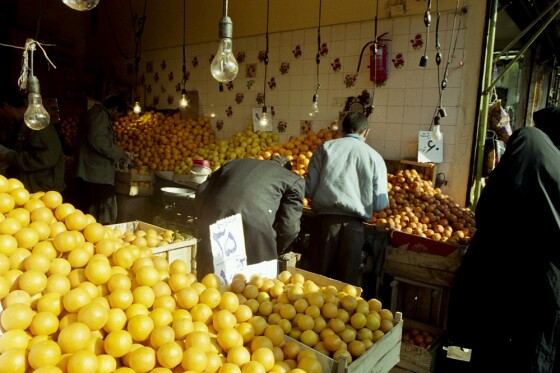 خرید شب یلدا در دهه هفتاد