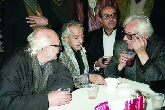 تصاویر منتشر نشده از تشییع پیکر رقیه چهره آزاد در سال ۱۳۷۳