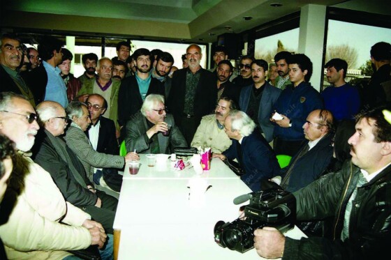 تصاویر منتشر نشده از تشییع پیکر رقیه چهره آزاد در سال ۱۳۷۳