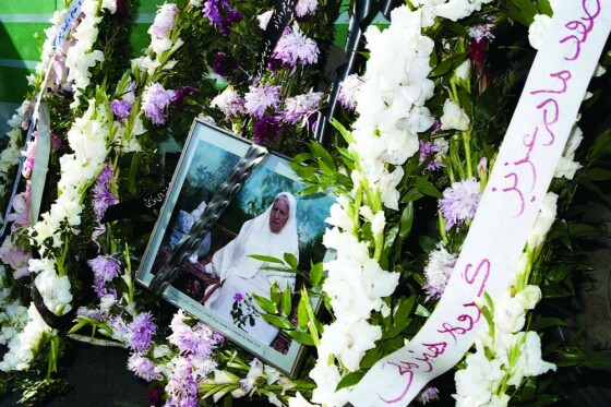 تصاویر منتشر نشده از تشییع پیکر رقیه چهره آزاد در سال ۱۳۷۳