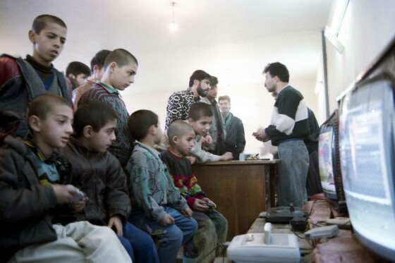 عکس های دیده نشده از کلوپ های بازی در دهه هفتاد