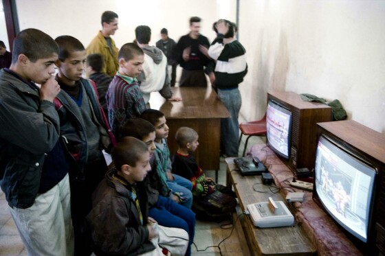 عکس های دیده نشده از کلوپ های بازی در دهه هفتاد