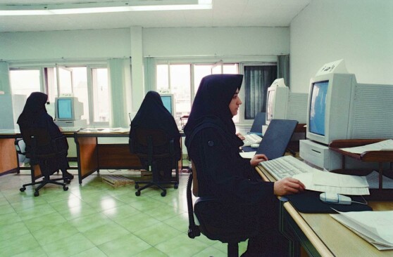 تحریریه روزنامه ایران در دهه هفتاد