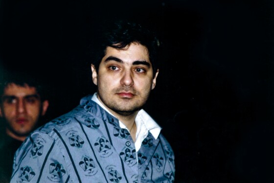 عکس های منتشر نشده از اولین دادگاه شهرام جزایری در بهمن ۱۳۸۰