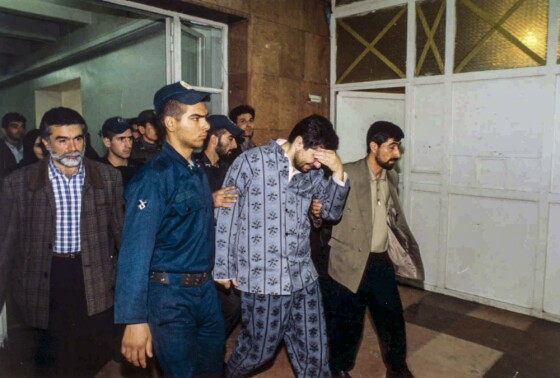 عکس های منتشر نشده از اولین دادگاه شهرام جزایری در بهمن ۱۳۸۰