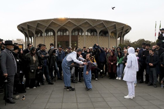 چهل و دومین جشنواره بین المللی تئاتر فجر